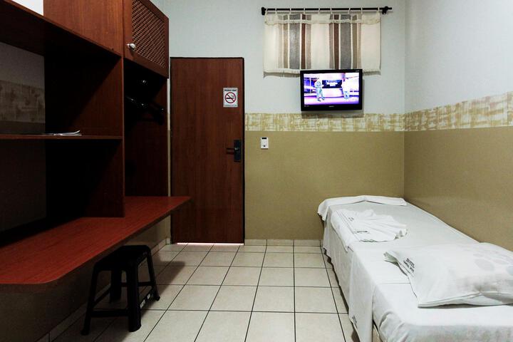 Room 8 of 18