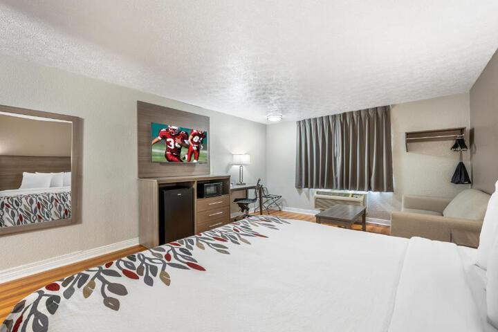 Superior King Bed (11 of 13)