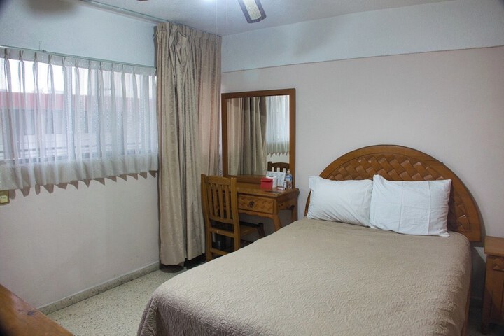 Room 4 of 32
