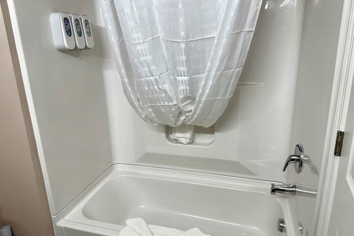 Room 10 of 12