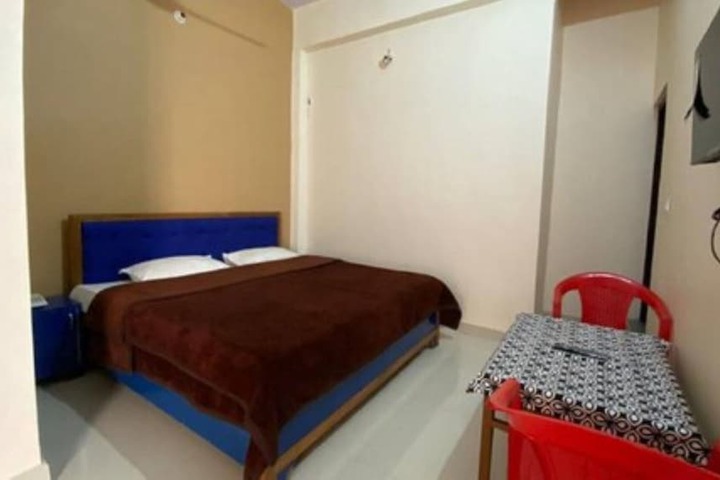 Room 9 of 16