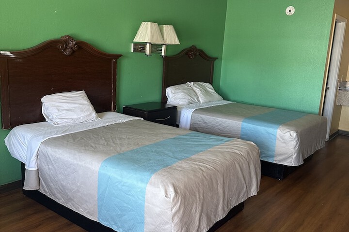 Room 6 of 13
