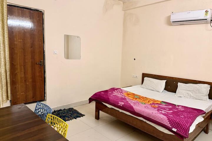 Room 12 of 32