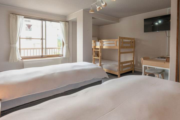 Room 12 of 37