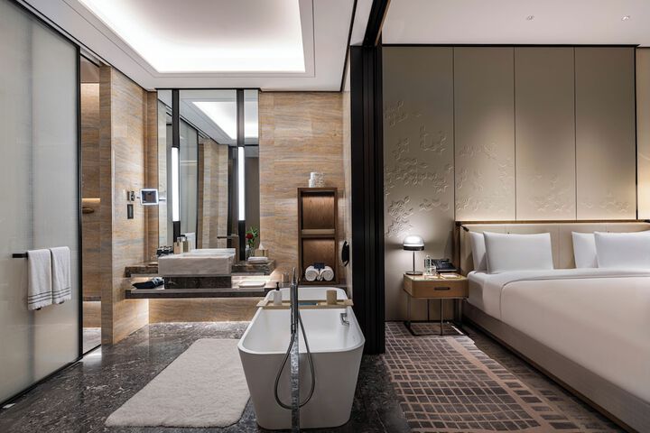 Room 52 of 90