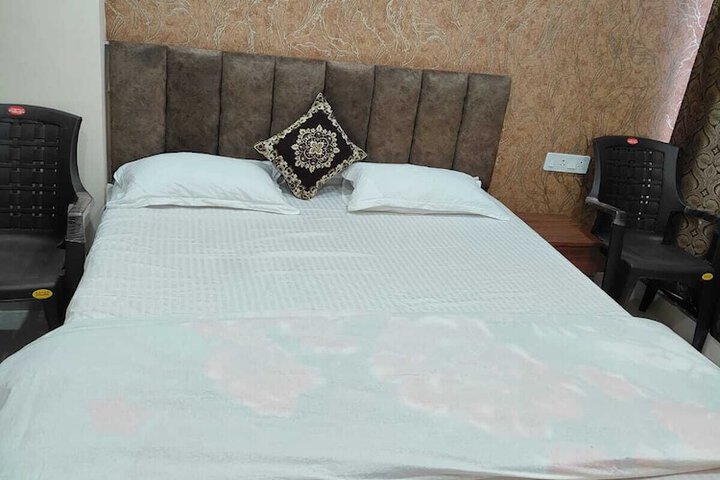 Room 8 of 16