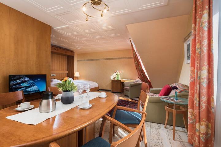 Room 10 of 20