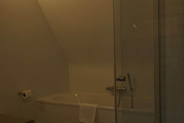 Room 51 of 61