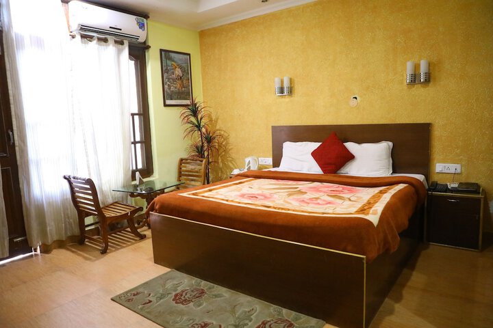 Room 8 of 43