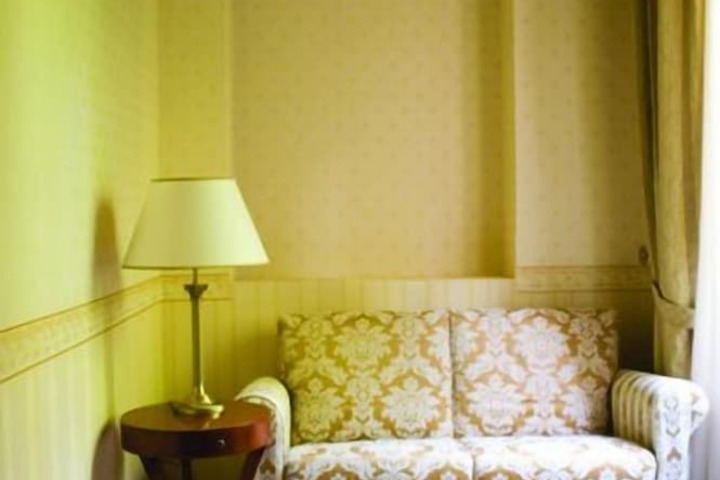 Room 22 of 38