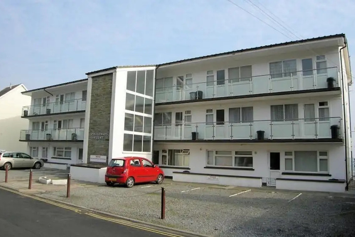 Strandways Court 10