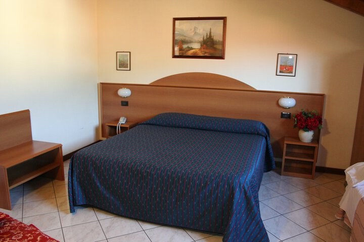 Room 9 of 50