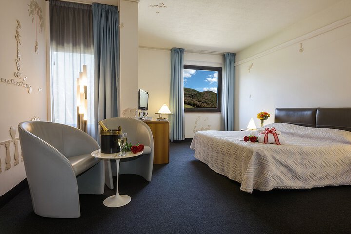 Room 3 of 61