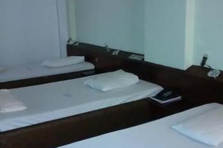 Room 7 of 10