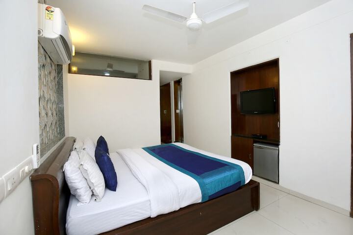Room 13 of 25
