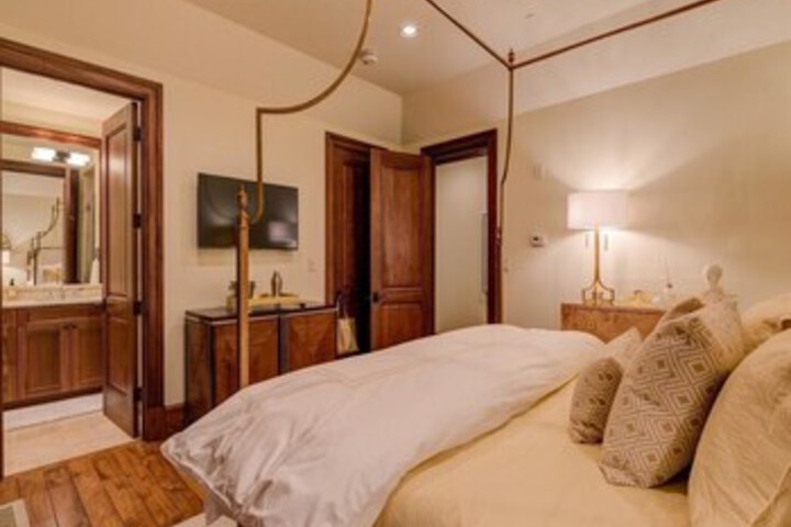 Room 16 of 20