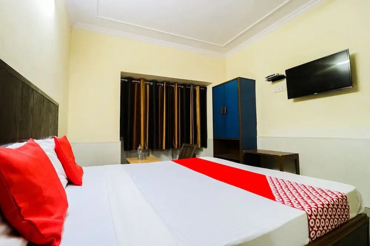 Room 3 of 16
