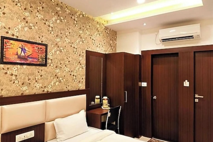 Room 5 of 26
