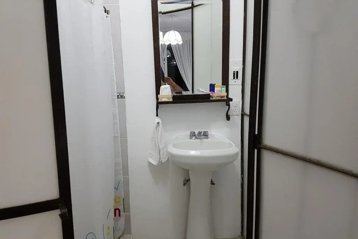 Room 6 of 12