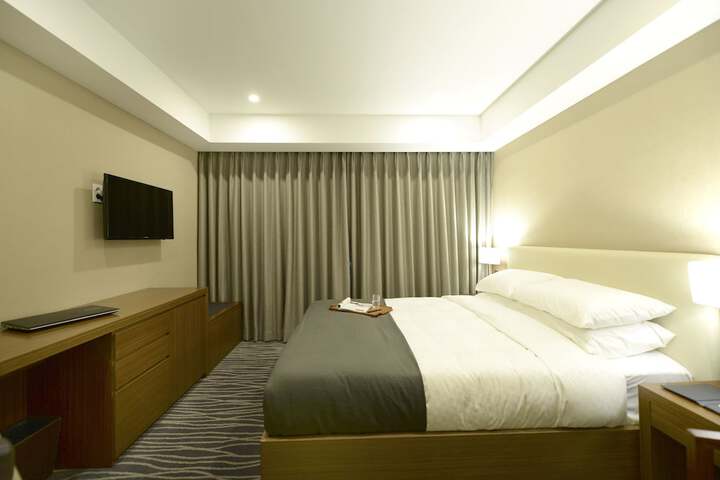 Room 17 of 77