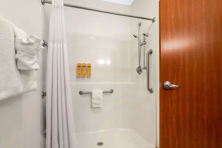 Room 21 of 28