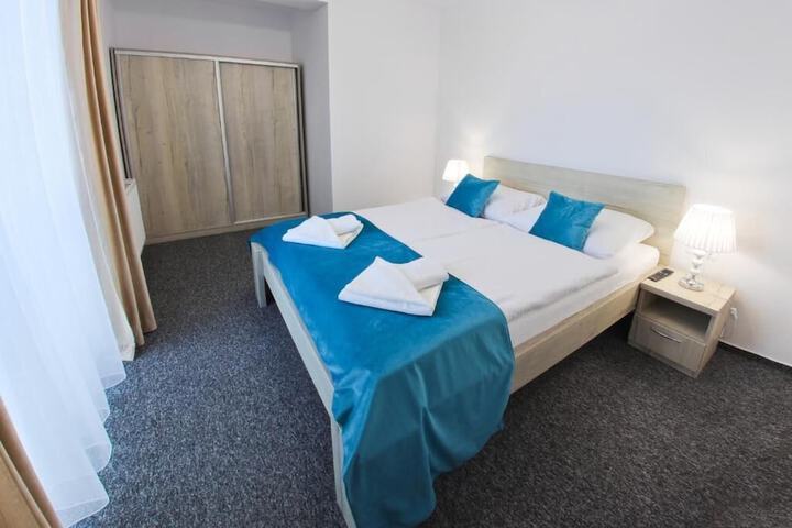 Room 7 of 27
