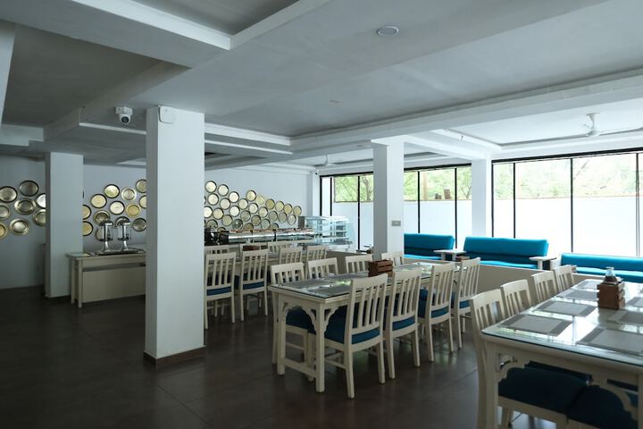 Dining 18 of 23