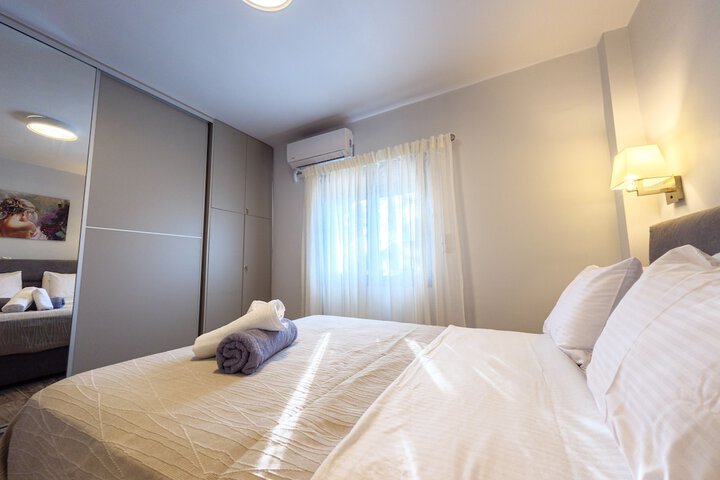 Room 4 of 41