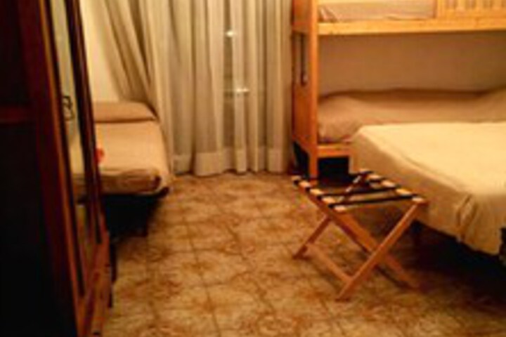 Room 9 of 12