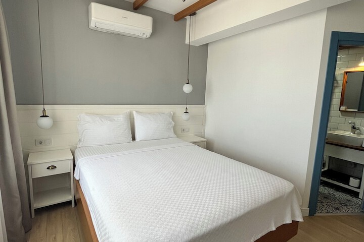 Room 10 of 37