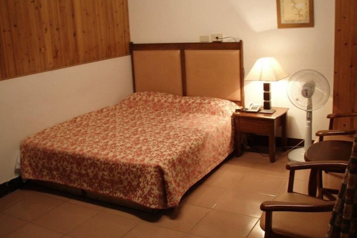 Room 4 of 18