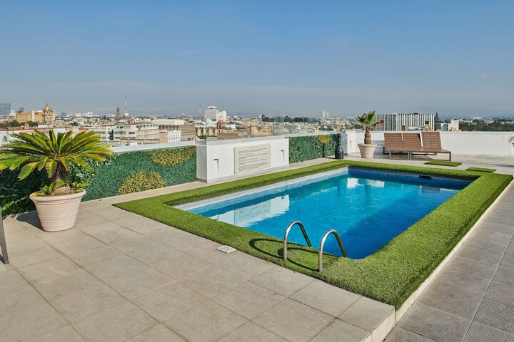 Hotel Pool
