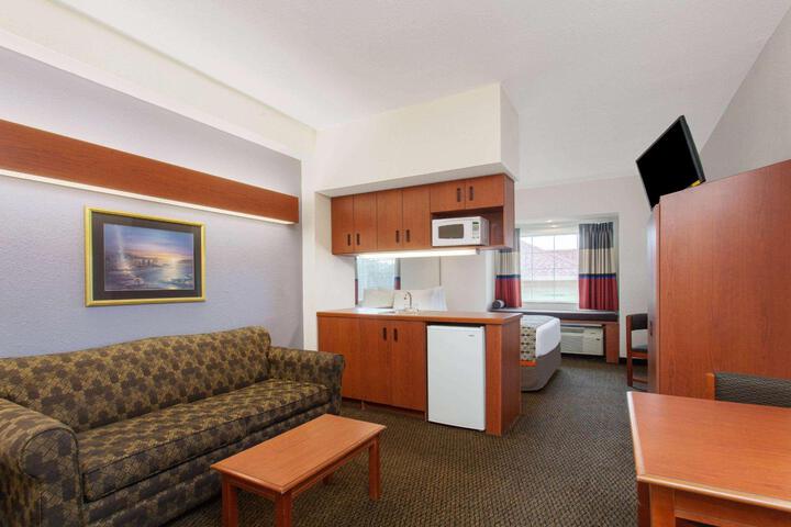 1 Queen Bed Accessible Room (28 of 34)