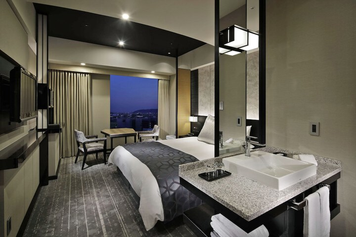 Room 6 of 56