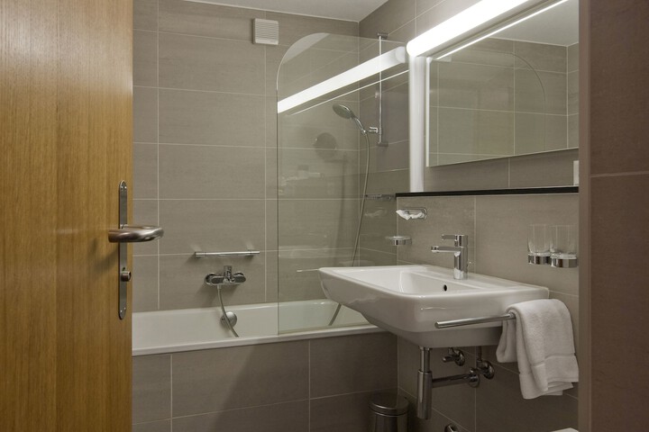 Room 104 of 120