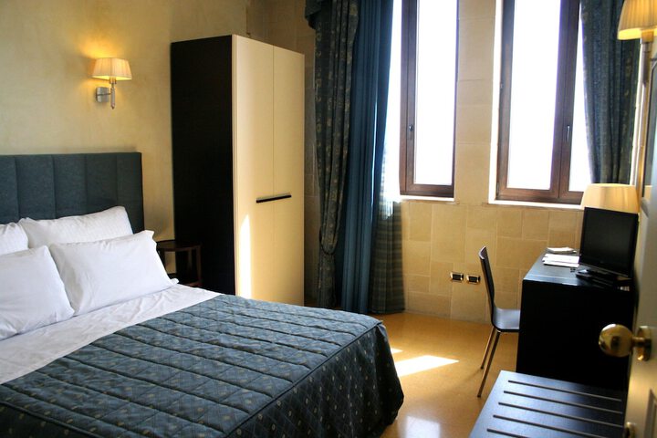 Room 18 of 94