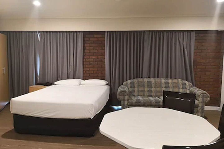 Room 14 of 38
