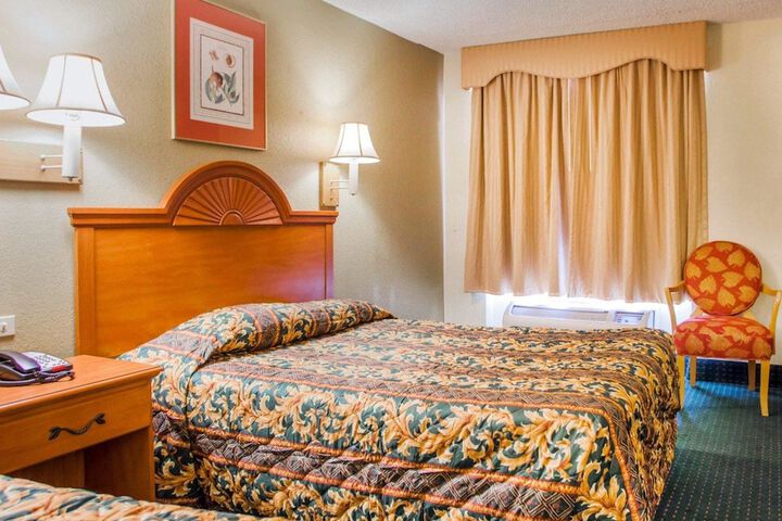 2 Double Beds (12 of 12)