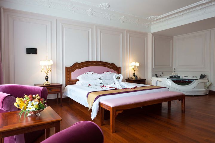 Room 12 of 73