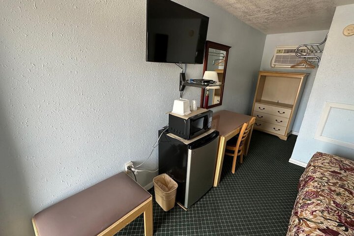 Room 12 of 27