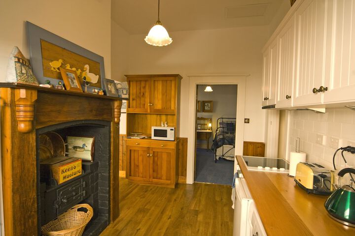 Room 6 of 27