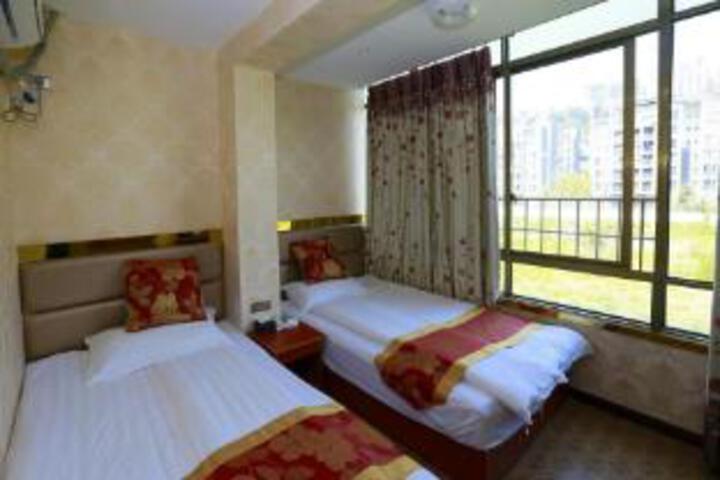 Room 5 of 6