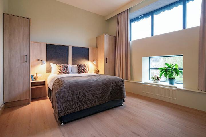 Room 6 of 48