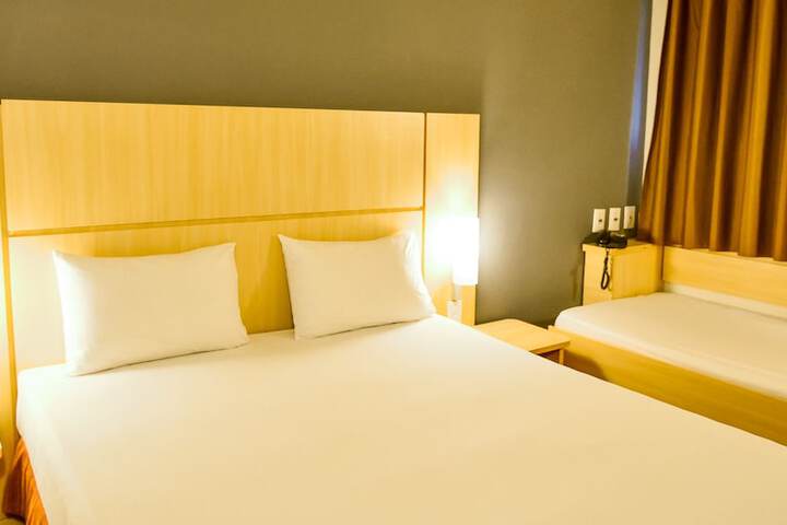Room 9 of 37