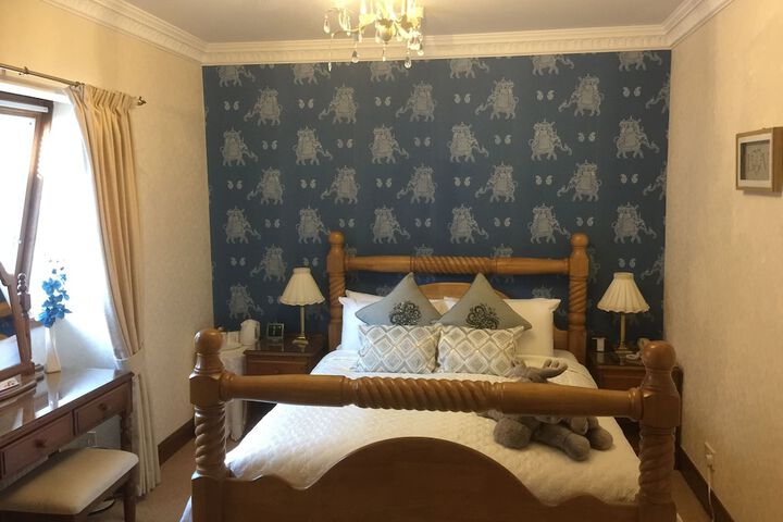 Room 28 of 76