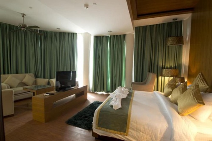 Room 7 of 27