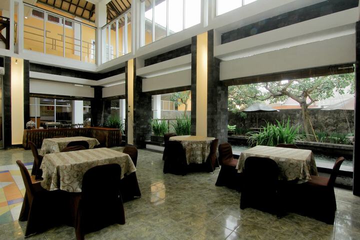 Dining Photos