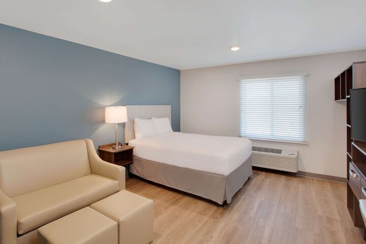 1 Queen Bed (13 of 14)
