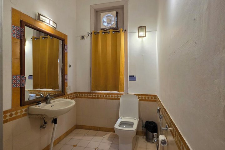 Room 100 of 181
