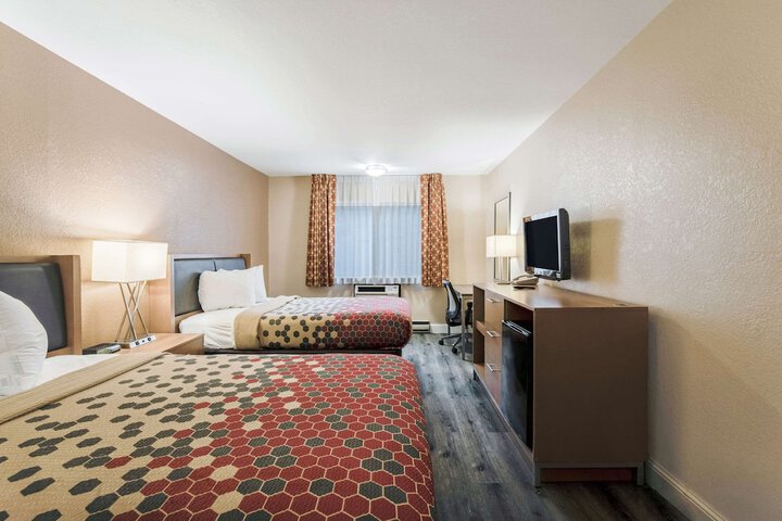 2 Double Beds (2 of 10)